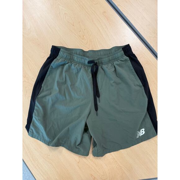 New Balance Men’s Running Shorts Size L Green Black NWT - Picture 1 of 3